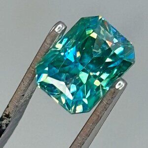1.55 Ct Vibrant Aqua Diamond